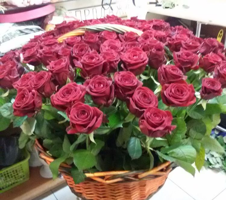 Корзина с красными розами, 101 роза,Эквадор,60см